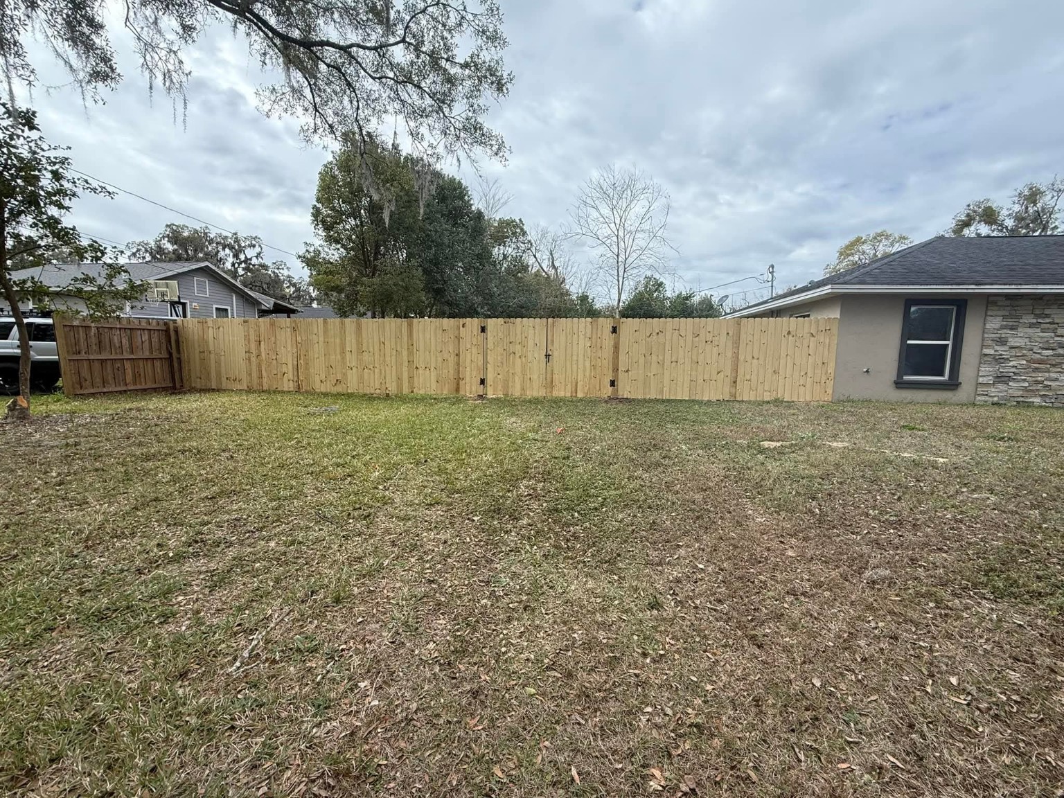 Wood privacy fence